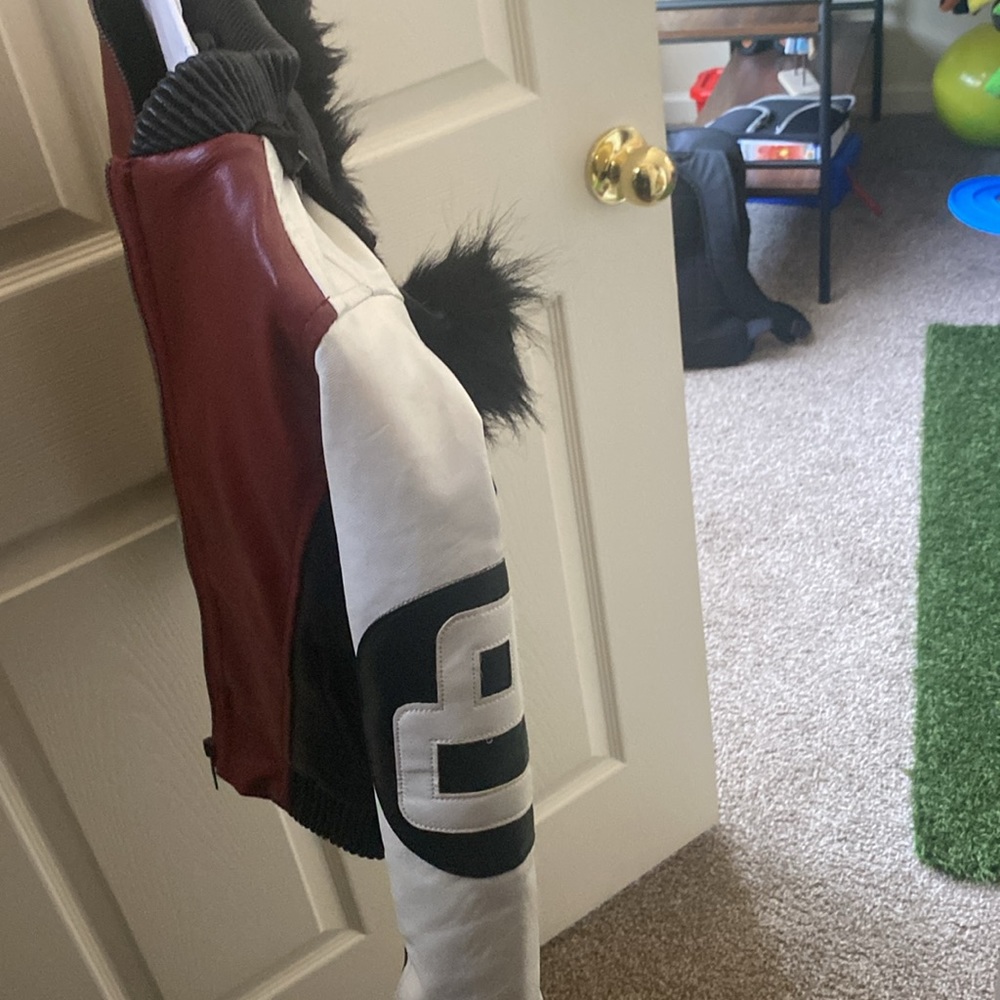 Run small - Picture 3 of 4